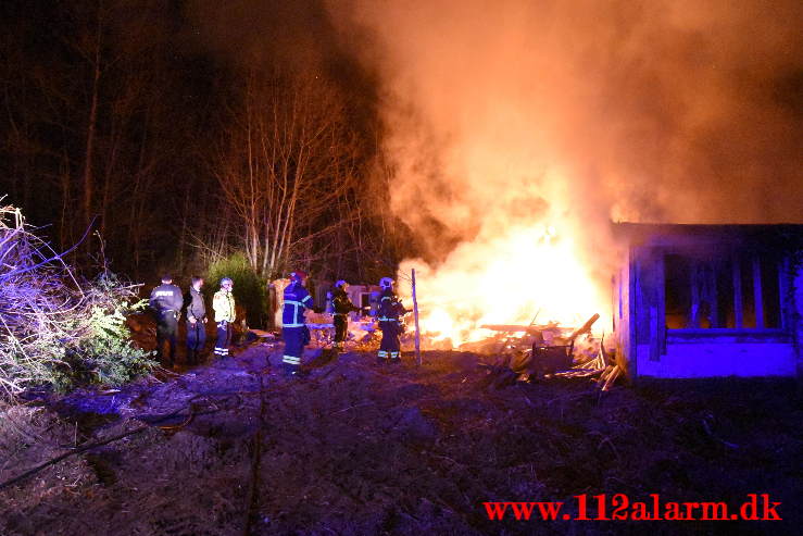 Brand i Villa. Grønnedalen i Vejle. 29/04-2021. Kl. 00:27.