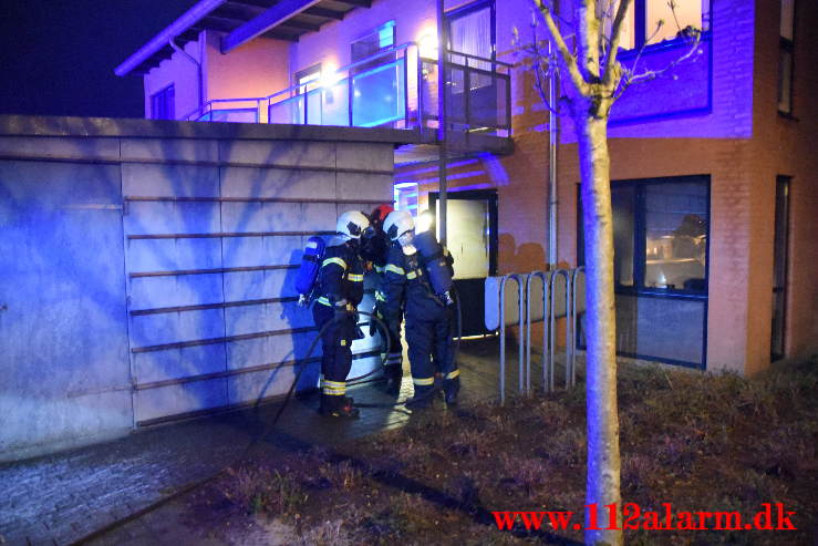 Ild i Lejlighed. Betty Sørensen Parken i Vejle. 03/05-2021. Kl. 21:58.