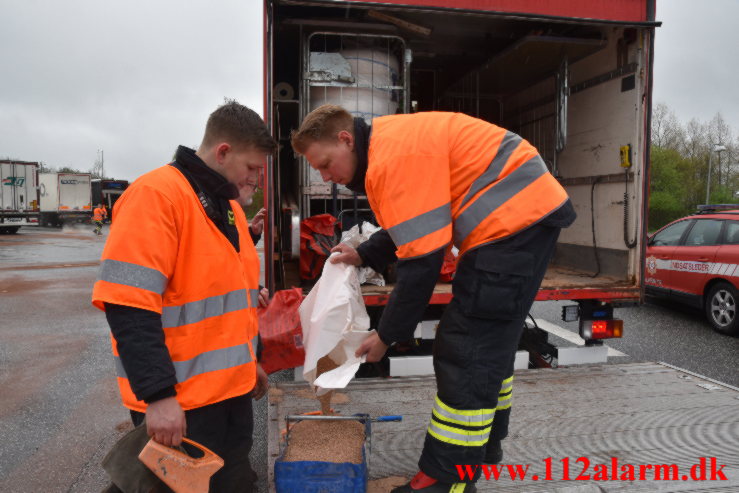 Større Benzin udslip. Rasteplads S E45 ved Vejle. 12/05-2021. Kl. 10:00.