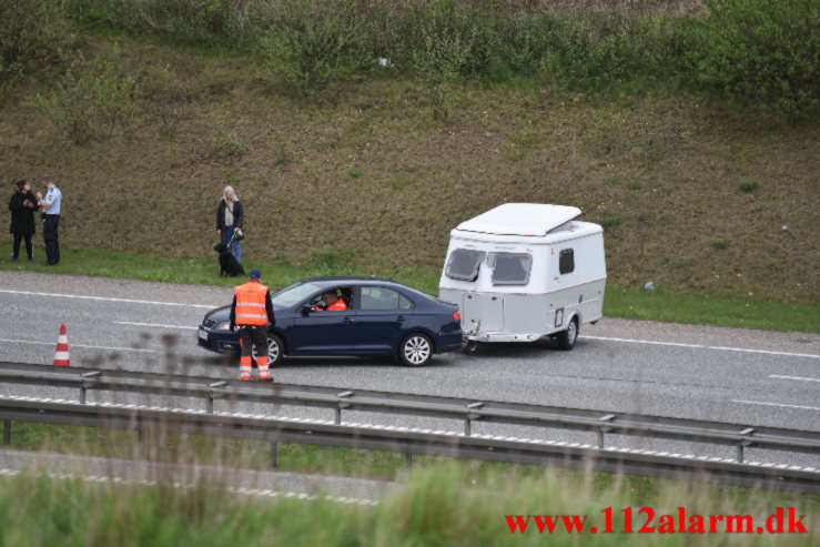 Væltet campingvogn. Motorvejen E45 i ved Vejle. 13/05-2021. Kl. 14:28.