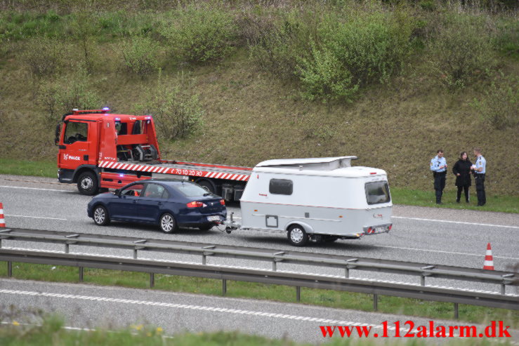 Væltet campingvogn. Motorvejen E45 i ved Vejle. 13/05-2021. Kl. 14:28.