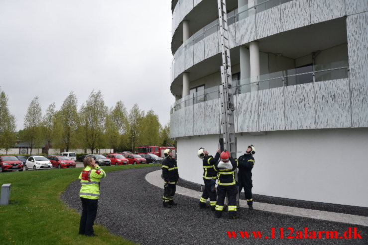 Smækket sig ude af sin lejlighed. Åkæret i vejle. 14/05-2021. Kl. 20:07.