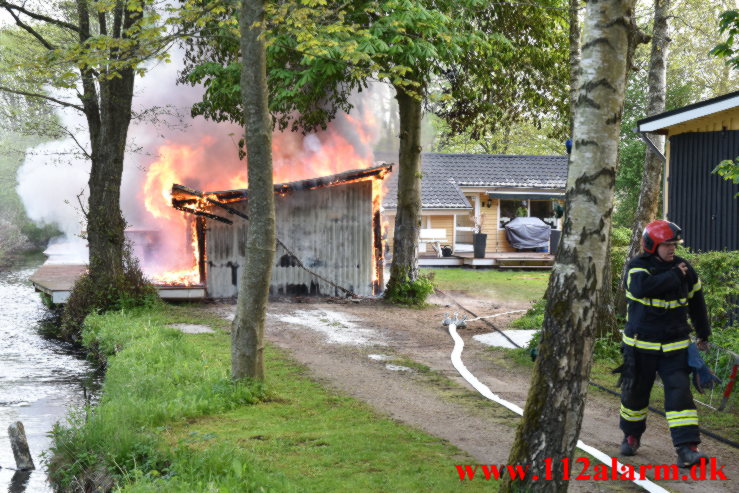 Brand i Kolonihavehus. Engvasen i Vejle. 18/05-2021. KL. 06:05.