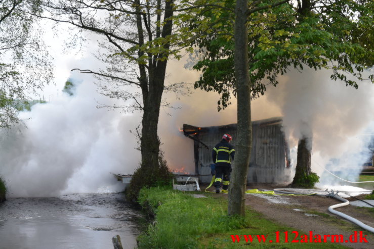 Brand i Kolonihavehus. Engvasen i Vejle. 18/05-2021. KL. 06:05.