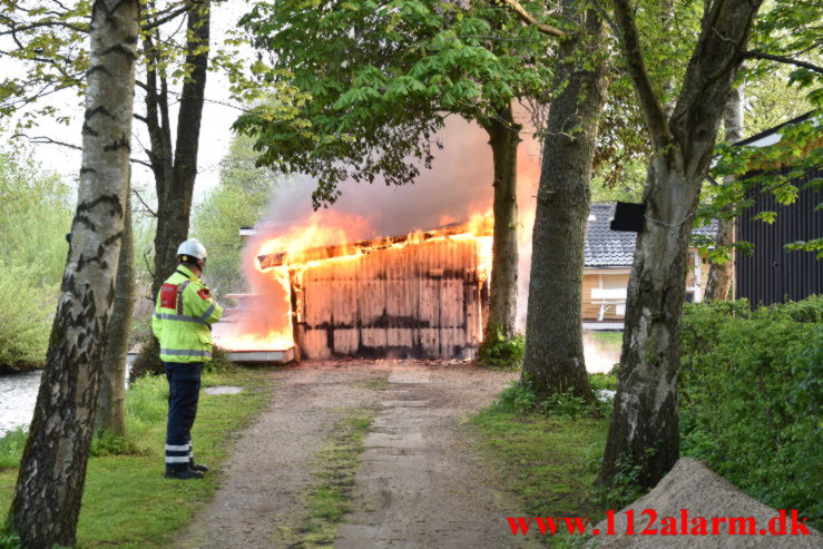 Brand i Kolonihavehus. Engvasen i Vejle. 18/05-2021. KL. 06:05.