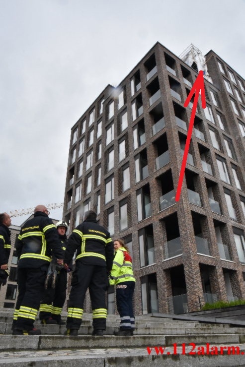 Tømmer stak ud over kanten. Havneøen 7100 Vejle. 23/05-2021. KL. 09:47.