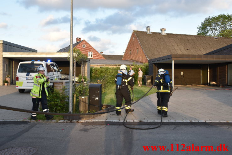 Gasbrænder fik fat i garage. Gimlevej på Urhøj i Vejle. 12/06-2021. Kl. 20:58.