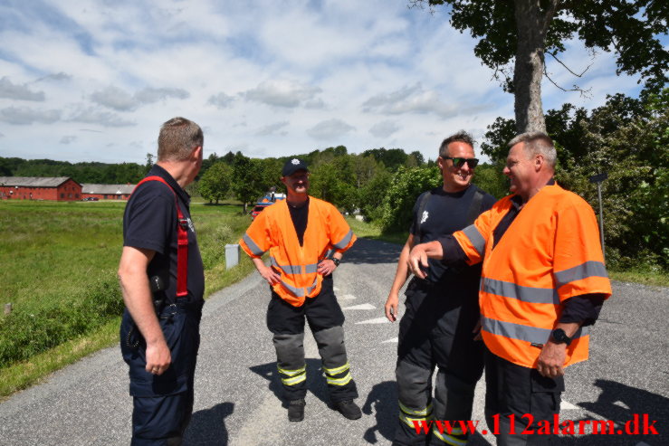 Betonkanon tabte beton på vejen. Ruevej ved Haraldskær. 14/06-2021. Kl. 10:27.