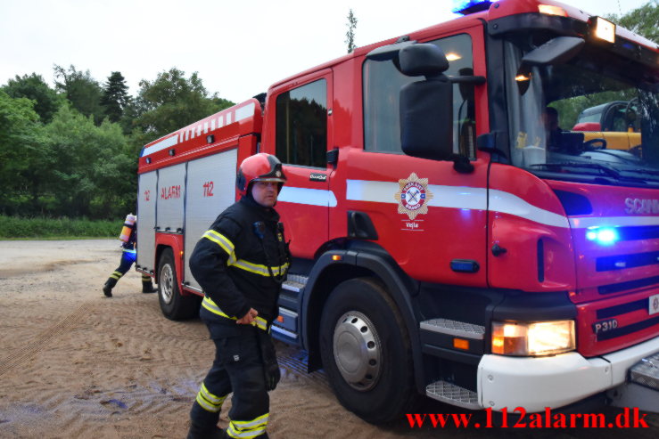 Brand i gravemaskine. Mågevej i Vejle.20/06-2021. Kl. 21:39.