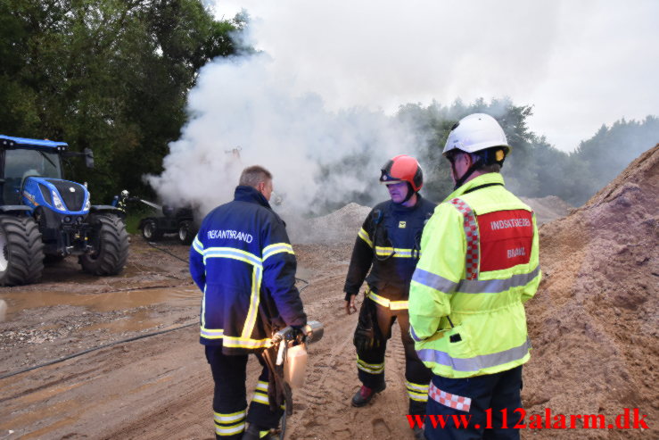 Brand i gravemaskine. Mågevej i Vejle.20/06-2021. Kl. 21:39.