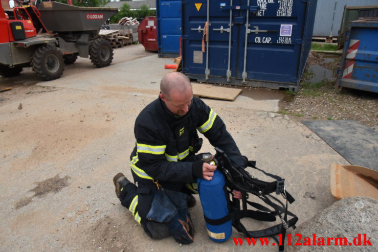 Brand i gravemaskine. Mågevej i Vejle.20/06-2021. Kl. 21:39.