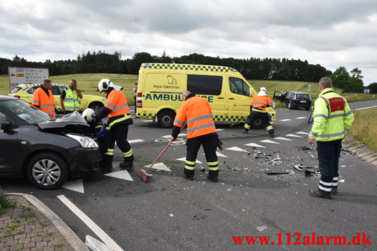 FUH-Færdelsuheld med fastklemt. Balle Vestvej og Ballevej i Bredsten. 23/06-2021. KL. 16:13.