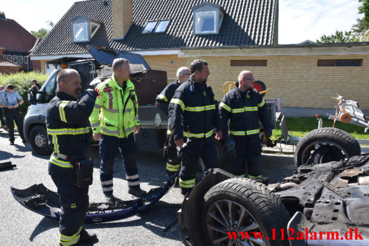 Endte på taget efter flyvetur. Foran Møllen i Vejle. 24/06-2021. Kl. 10:27.