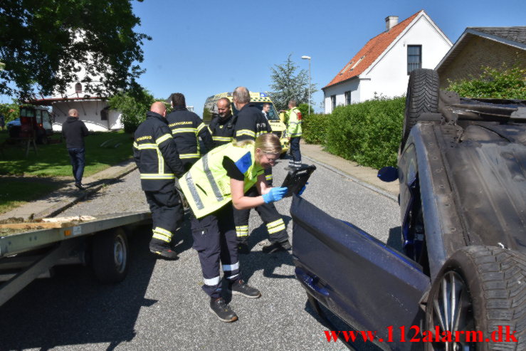 Endte på taget efter flyvetur. Foran Møllen i Vejle. 24/06-2021. Kl. 10:27.