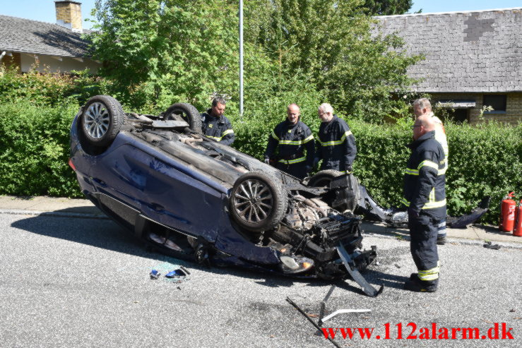 Endte på taget efter flyvetur. Foran Møllen i Vejle. 24/06-2021. Kl. 10:27.