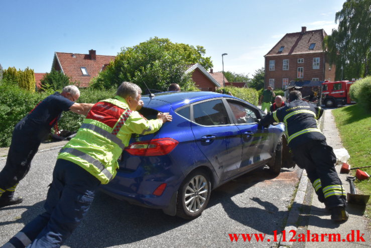 Endte på taget efter flyvetur. Foran Møllen i Vejle. 24/06-2021. Kl. 10:27.