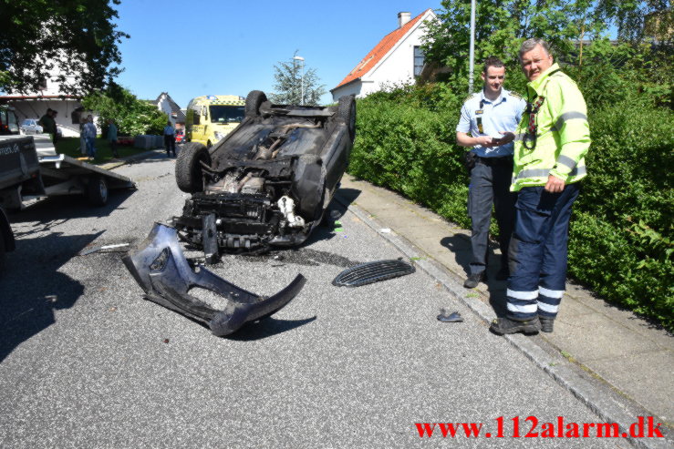 Endte på taget efter flyvetur. Foran Møllen i Vejle. 24/06-2021. Kl. 10:27.