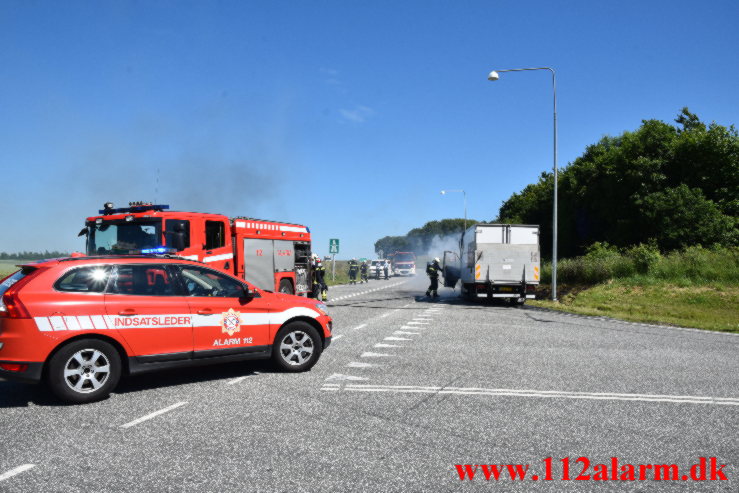 Ild i kassevogn. Grønlandsvej i Vejle. 28/06-2021. Kl. 15:18.