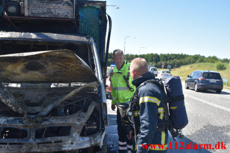 Ild i kassevogn. Grønlandsvej i Vejle. 28/06-2021. Kl. 15:18.