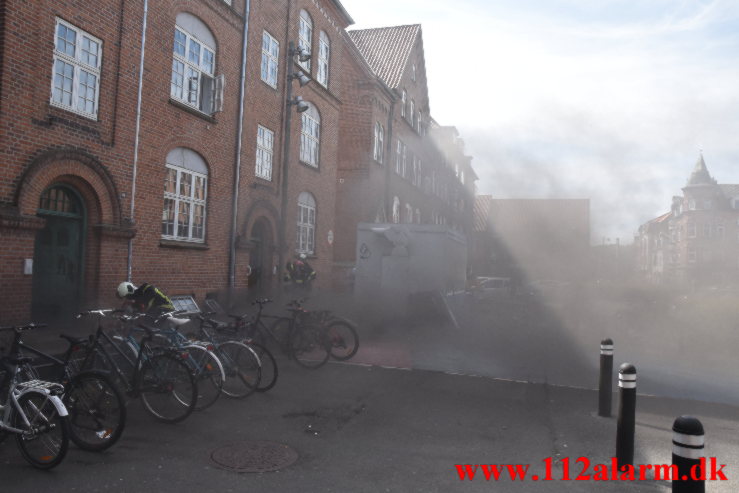 Ild i kælderen på den gamle Vejle Brandstation. Anlæget 6.C i Vejle. 04/07-2021. Kl. 15:10.