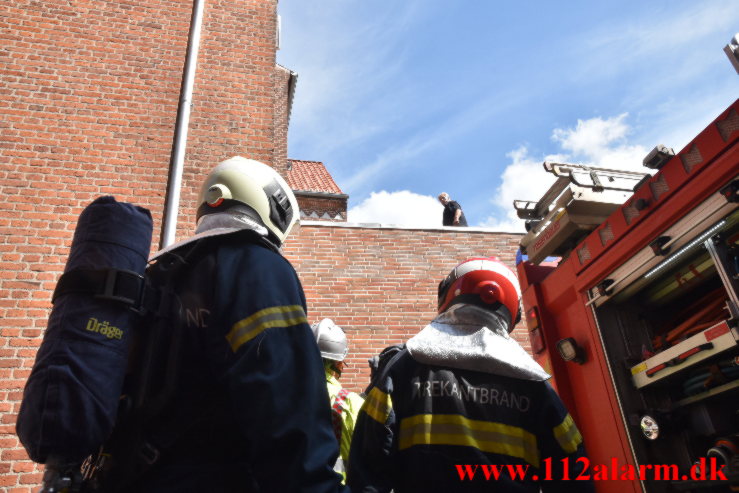 Ild i kælderen på den gamle Vejle Brandstation. Anlæget 6.C i Vejle. 04/07-2021. Kl. 15:10.