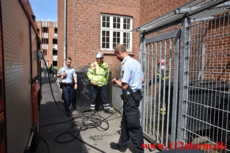 Ild i kælderen på den gamle Vejle Brandstation. Anlæget 6.C i Vejle. 04/07-2021. Kl. 15:10.