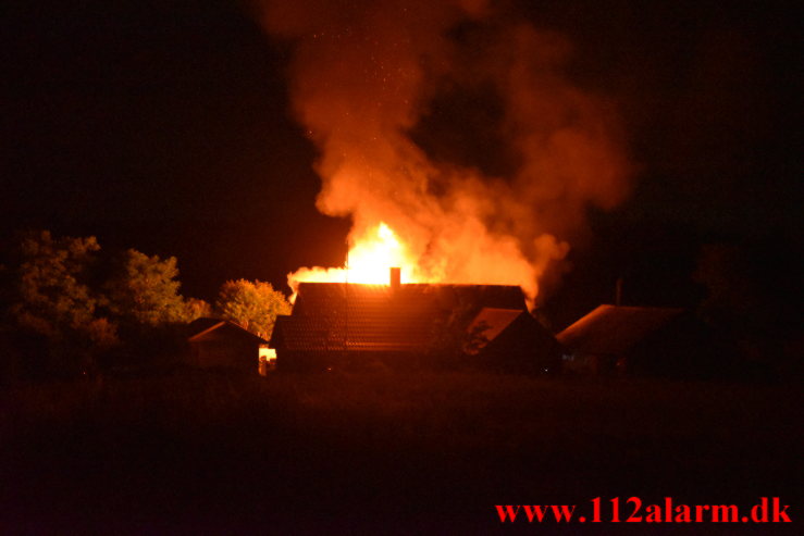 Voldsom brand i Villa. Bjerregårdsvej i Hørup. 11/07-2021. KL. 00:55.