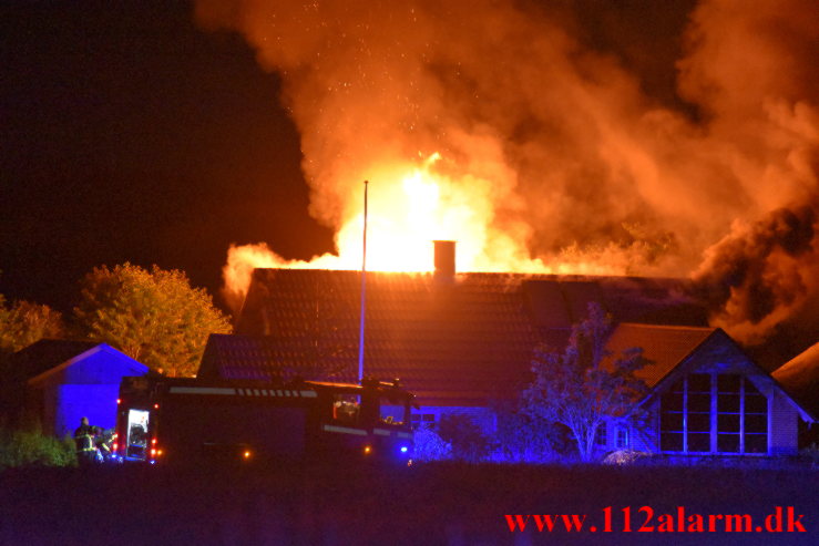 Voldsom brand i Villa. Bjerregårdsvej i Hørup. 11/07-2021. KL. 00:55.