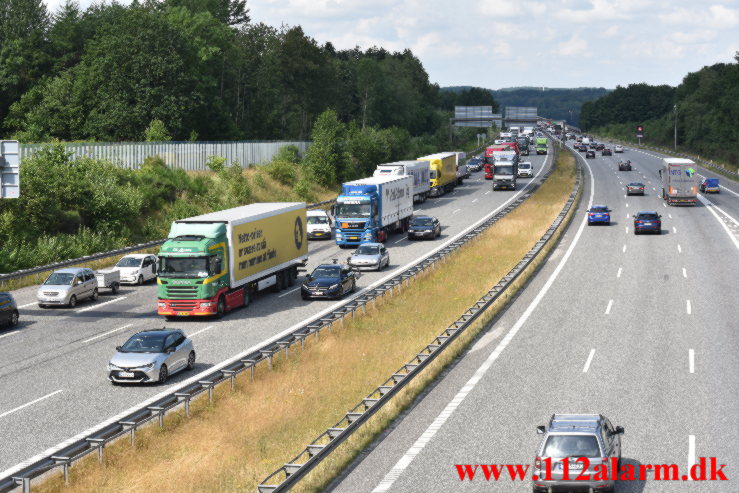 FUH med fastklemt på rampen. Motorvejen E45 ved Vejle. 12/07-2021. Kl. 15:54.