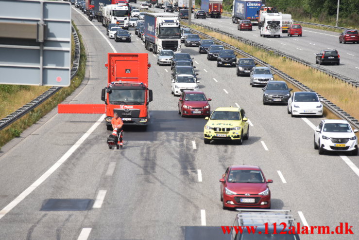 FUH med fastklemt på rampen. Motorvejen E45 ved Vejle. 12/07-2021. Kl. 15:54.