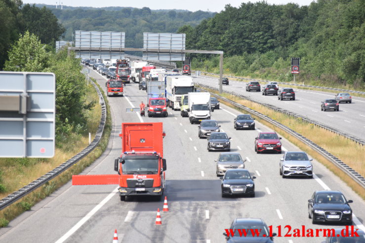 FUH med fastklemt på rampen. Motorvejen E45 ved Vejle. 12/07-2021. Kl. 15:54.