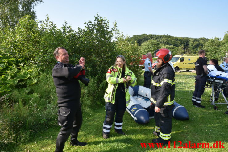 Redningsaktion i Vejle å. Vingsted Centeret. 12/07-2021. KL. 08:27.