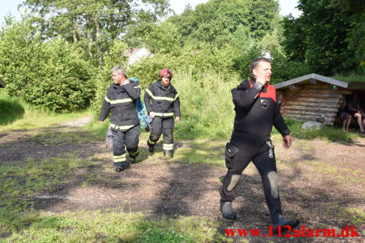 Redningsaktion i Vejle å. Vingsted Centeret. 12/07-2021. KL. 08:27.