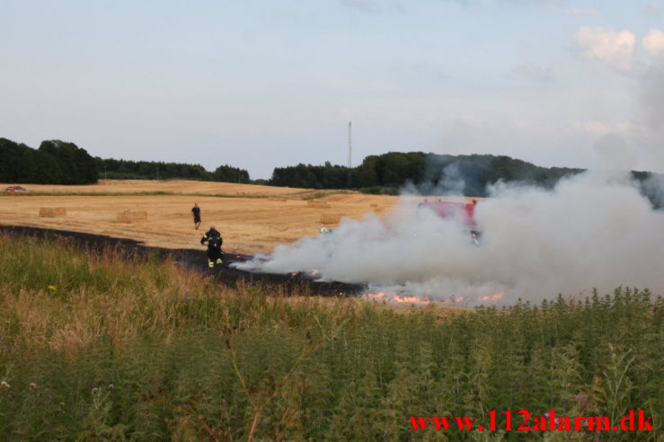 Ild i mark høstet. Herredsvej i Vejle. 24/07-2021. Kl. 20:12.