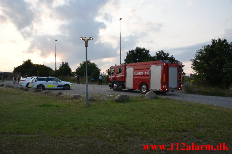 Mindre Brand ved Nørremarkshallen. Grundet Bygade på Nørremarken i Vejle. 24/07-2021. Kl. 20:20.