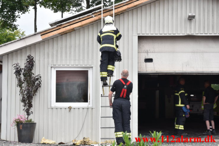 Ild i værksted. Rolighedsvej i Nørup. 26/07-2021. Kl. 15:22.