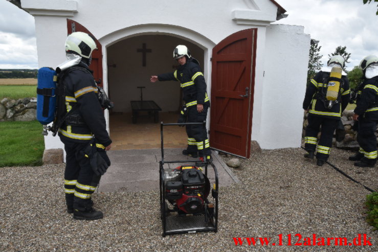 Brand i kapellet. Kollerup Kirke. 03/08-2021. Kl. 11:03.