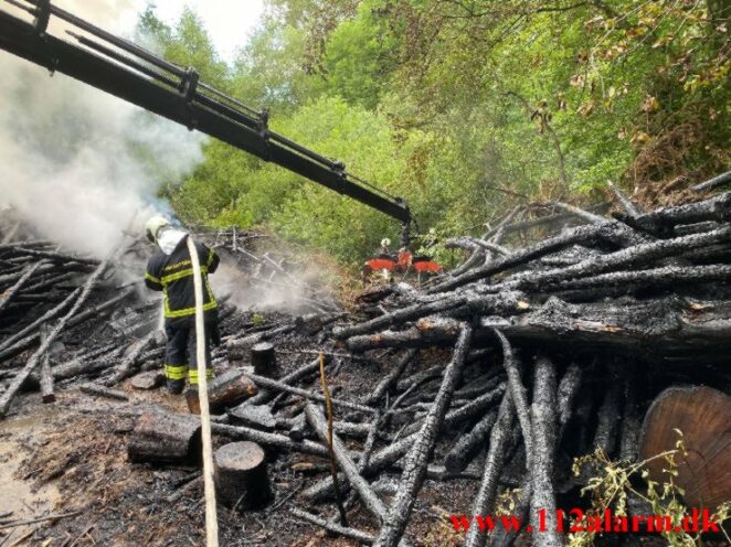 Naturbrand - Skovbrand. Baskærvej og Egtved Skovvej ved Egtved.04-04-2021. Kl. 12:39.