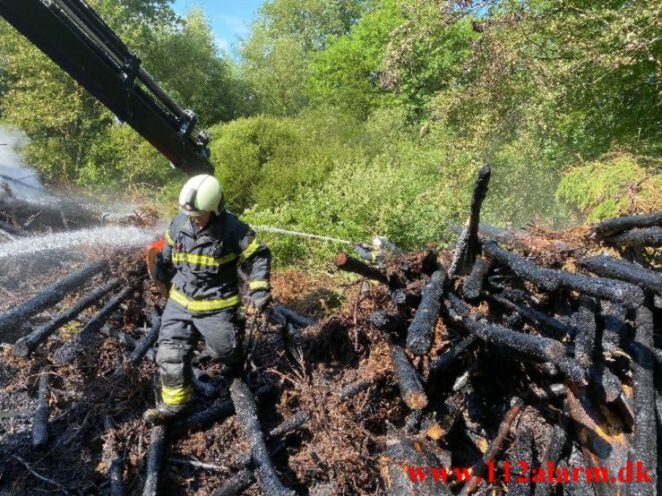 Naturbrand - Skovbrand. Baskærvej og Egtved Skovvej ved Egtved.04-04-2021. Kl. 12:39.