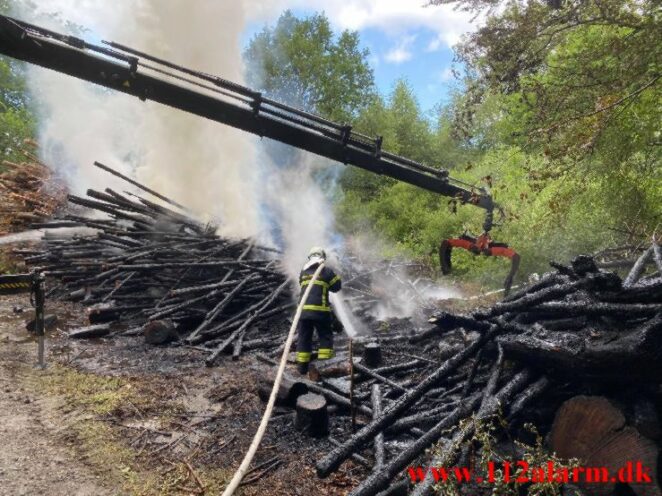 Naturbrand - Skovbrand. Baskærvej og Egtved Skovvej ved Egtved.04-04-2021. Kl. 12:39.