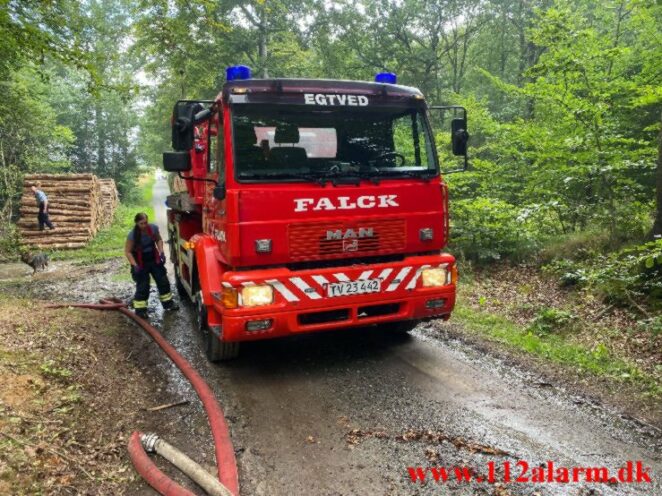 Naturbrand - Skovbrand. Baskærvej og Egtved Skovvej ved Egtved.04-04-2021. Kl. 12:39.