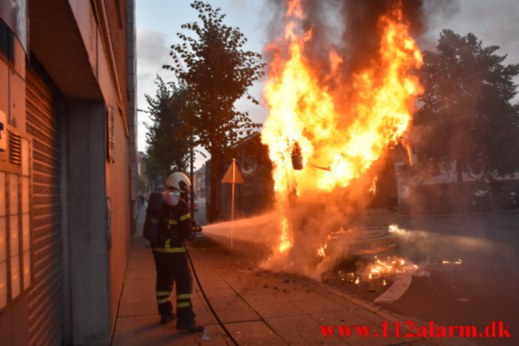 Brand i en Polsk bus. Banegården i Vejle. 13/08-2021. KL. 20:46.