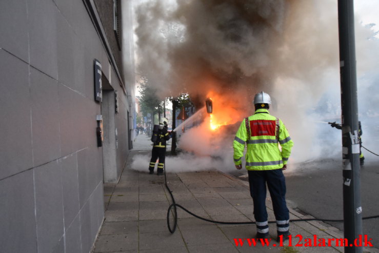 Brand i en Polsk bus. Banegården i Vejle. 13/08-2021. KL. 20:46.