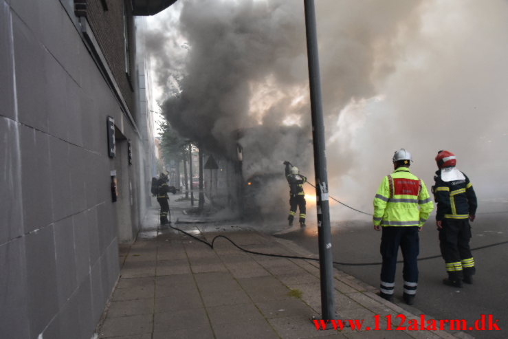 Brand i en Polsk bus. Banegården i Vejle. 13/08-2021. KL. 20:46.