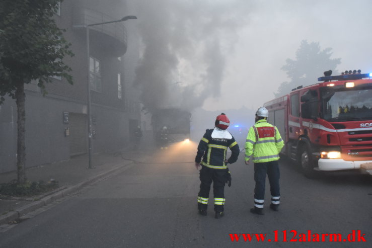 Brand i en Polsk bus. Banegården i Vejle. 13/08-2021. KL. 20:46.