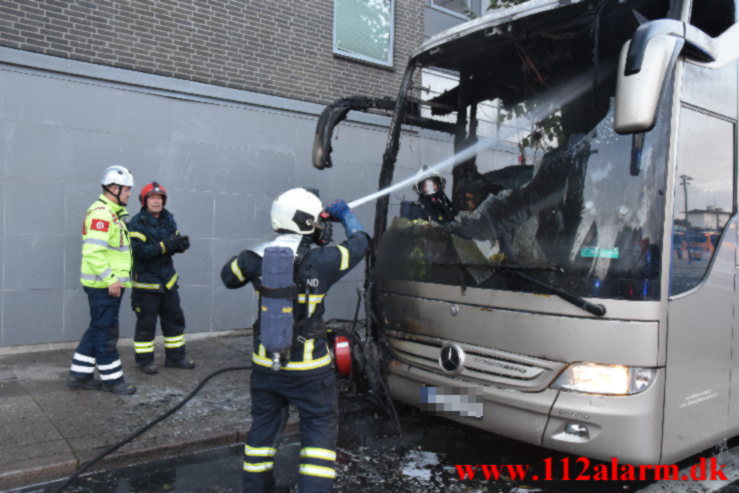 Brand i en Polsk bus. Banegården i Vejle. 13/08-2021. KL. 20:46.