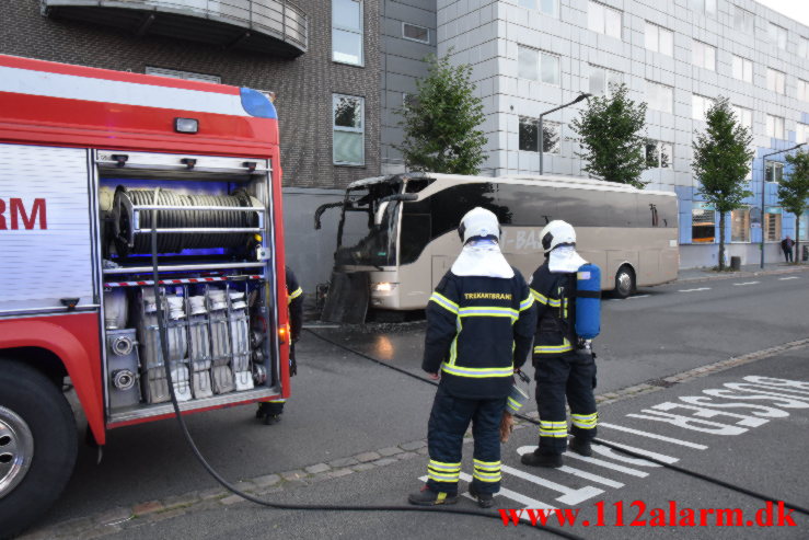 Brand i en Polsk bus. Banegården i Vejle. 13/08-2021. KL. 20:46.