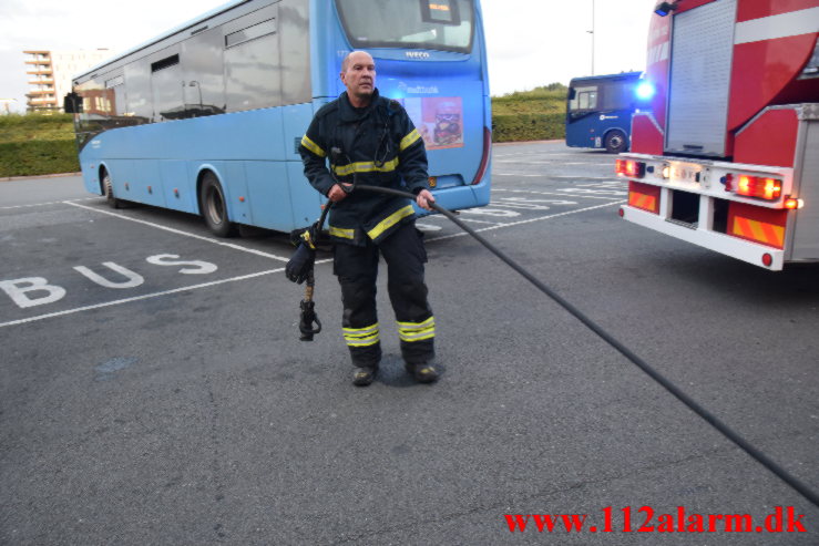 Brand i en Polsk bus. Banegården i Vejle. 13/08-2021. KL. 20:46.