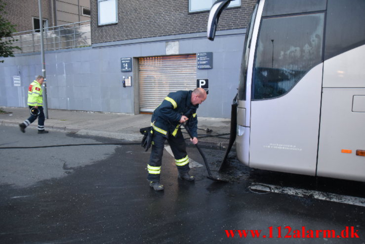 Brand i en Polsk bus. Banegården i Vejle. 13/08-2021. KL. 20:46.