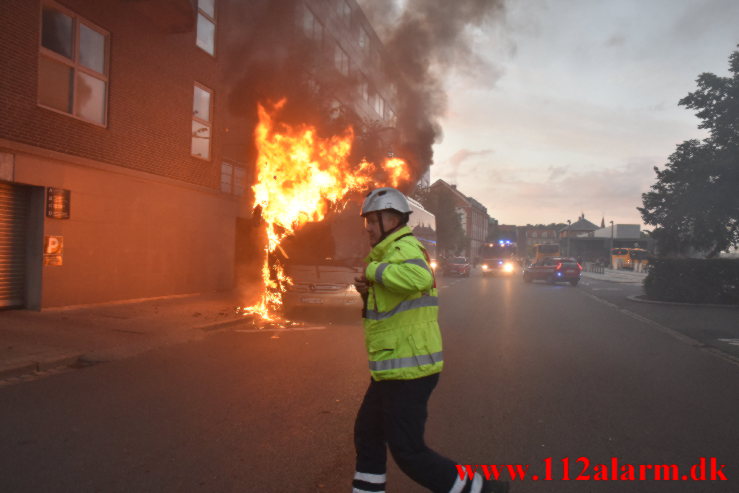 Brand i en Polsk bus. Banegården i Vejle. 13/08-2021. KL. 20:46.